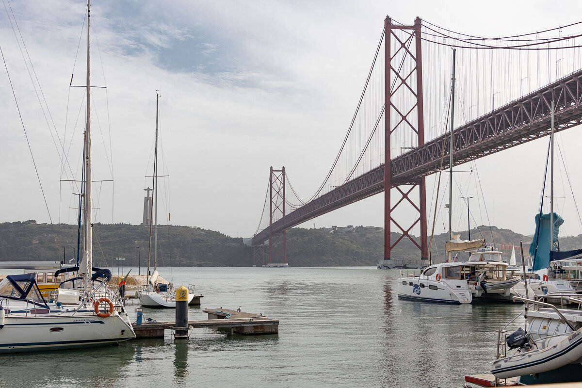 Marina du départ de la croisière en voilier sur le Tage à Lisbonne