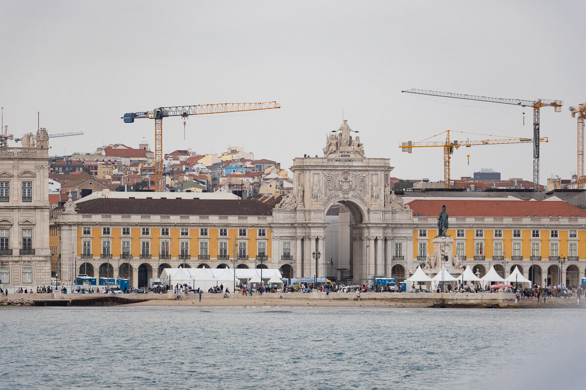 Place du Commerce de Lisbonne vue depuis le Tage