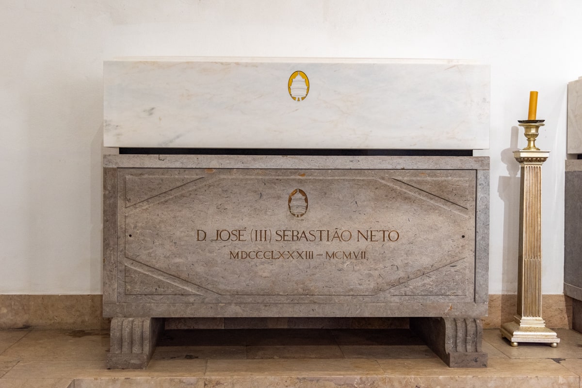 Tombe dans l'Igreja São Vicente 