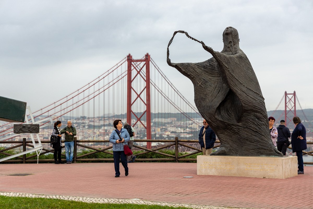 Esplanade aux pieds du Cristo Rei