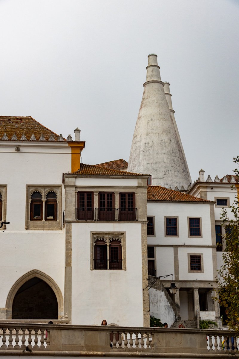 Cheminées sur le bâtiment