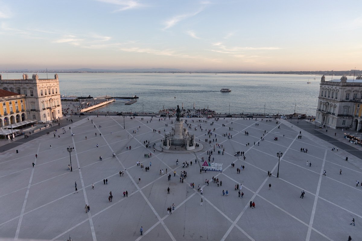 Vue sur le Tage depuis l'arc de triomphe de la rue augusta, lisbonne