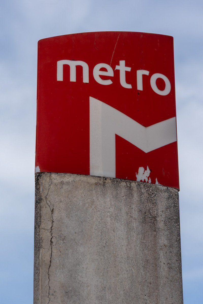 Arret de métro place du commerce pour arc de triomphe lisbonne