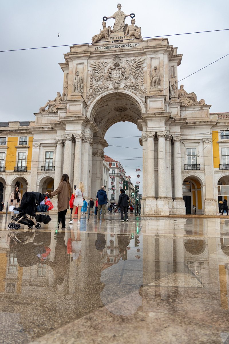 Arco da rua Augusta sous un jour de pluie, Lisbonne