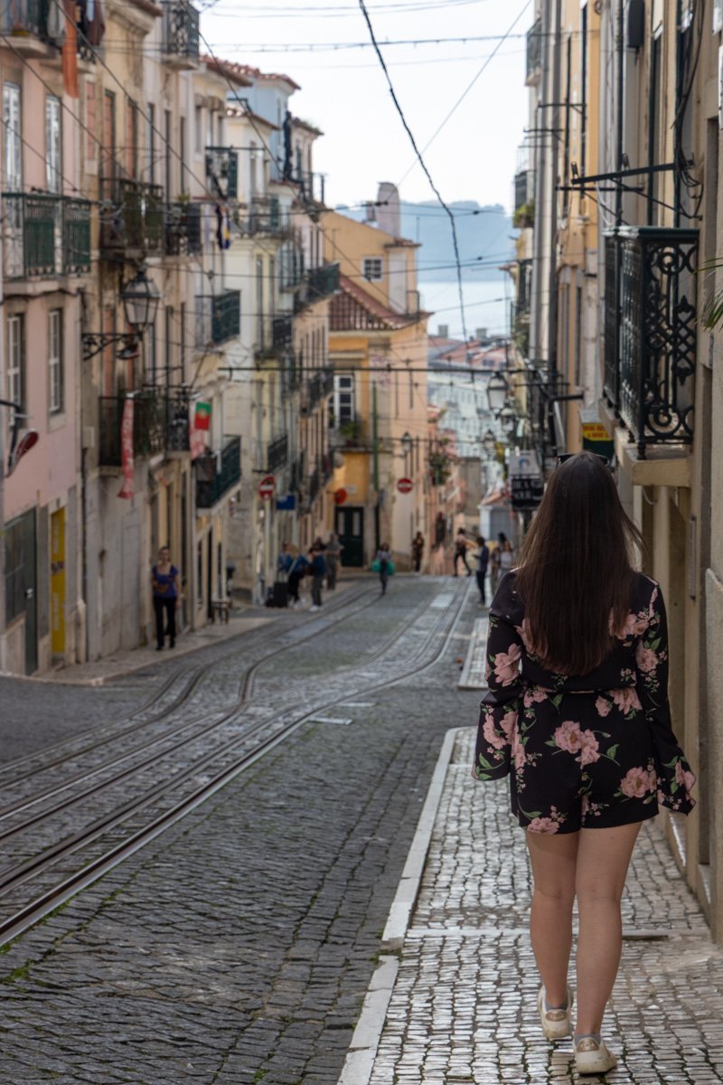 Descendre la rua bica à pied