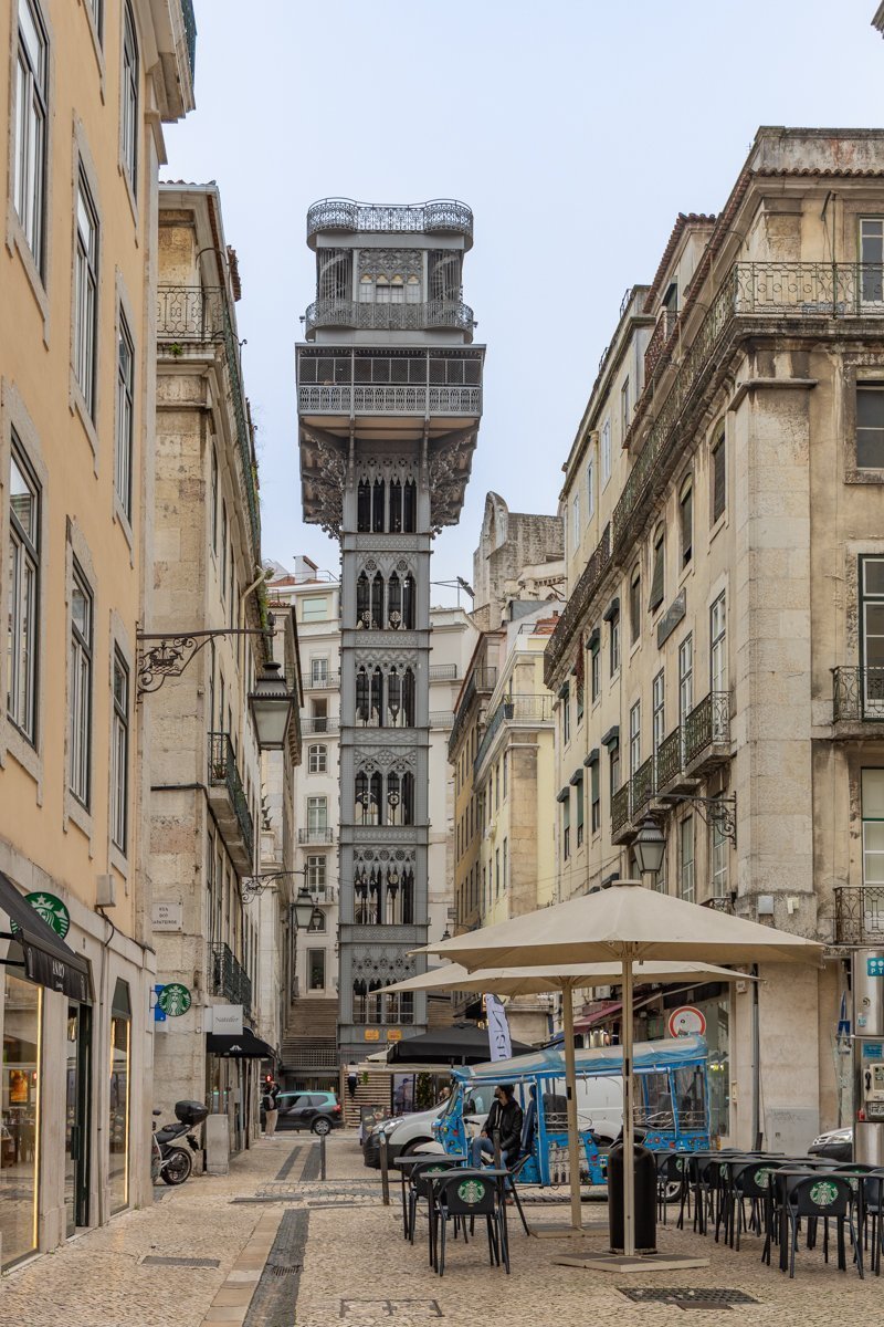 Rue pour accéder à l'ascenseur de Lisbonne