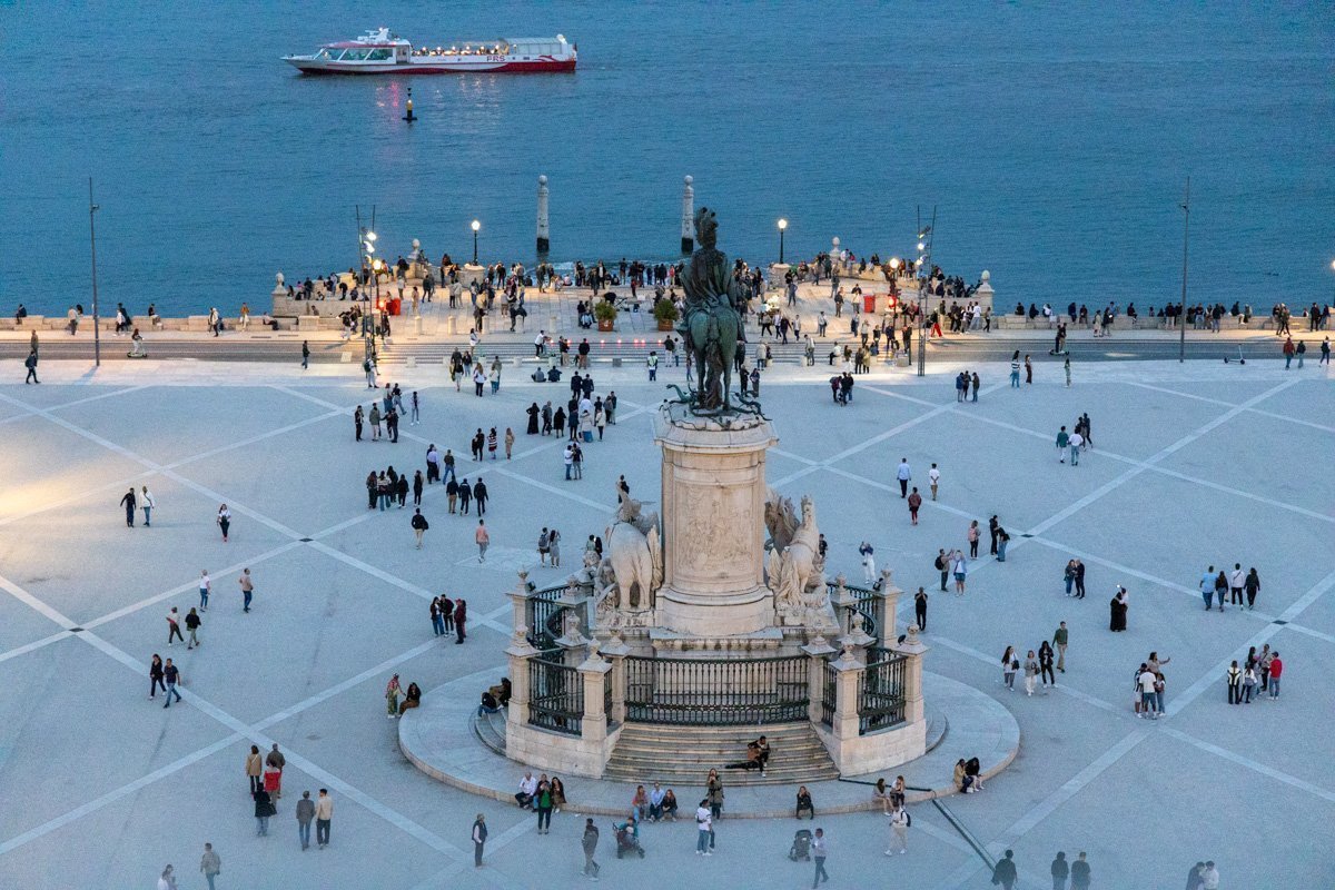 Vue sur la statue José 1er depuis l'Arc de Triomphe de la rue Augusta, Lisbonne