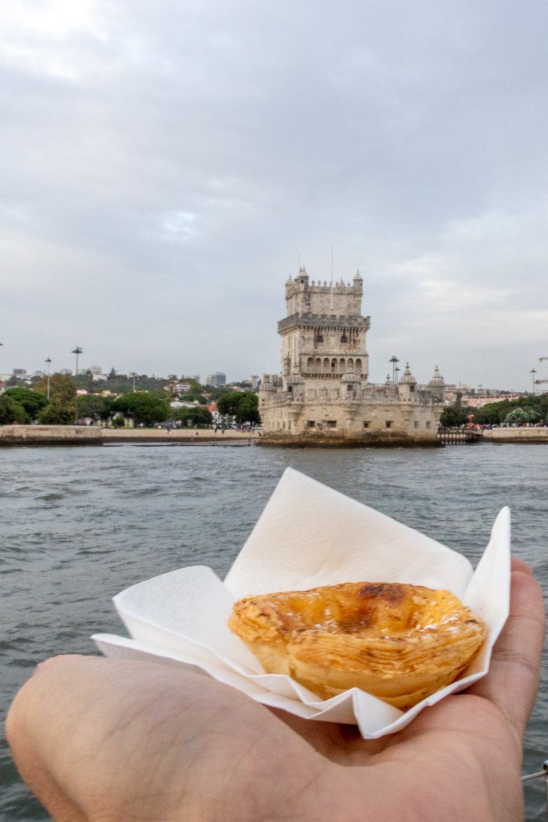 Pasteis de Nata devant la tour de Belém