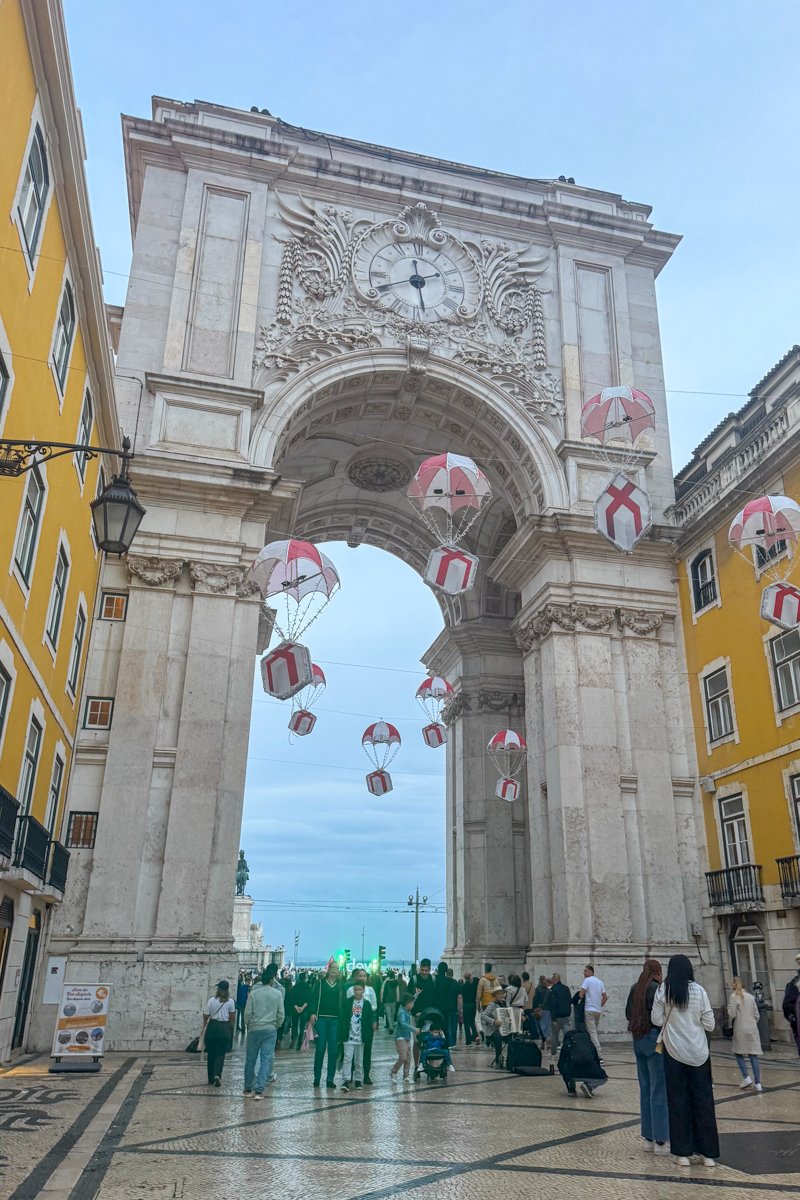 Arche à l'entrée de la rue