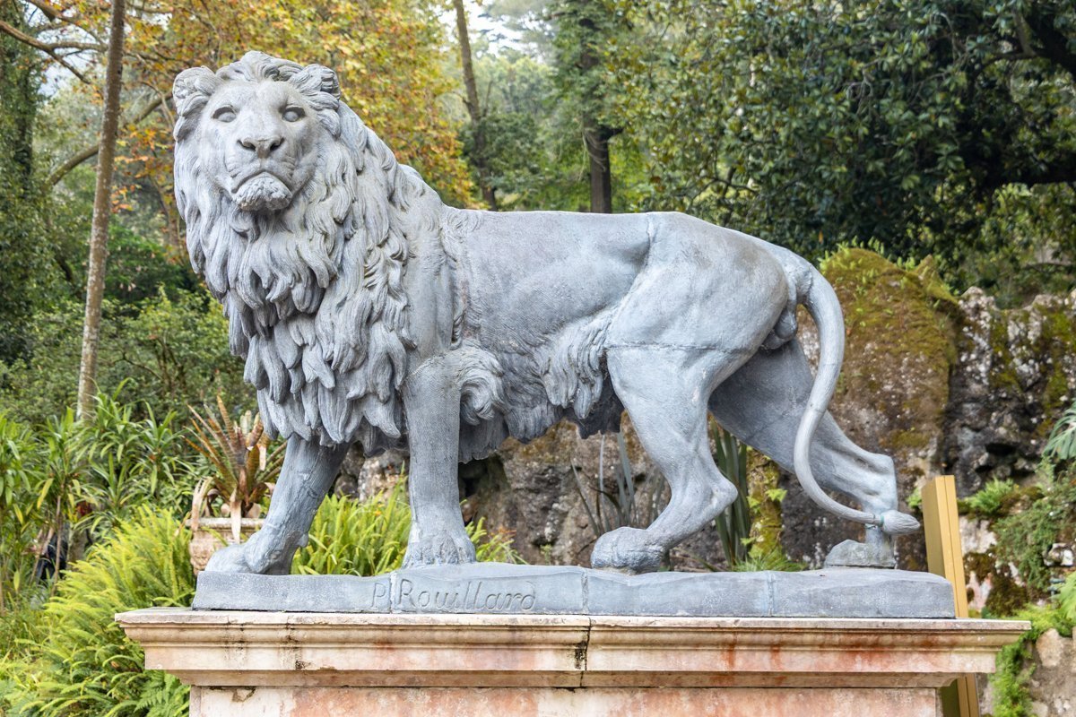 Statue de lion dans les jardins