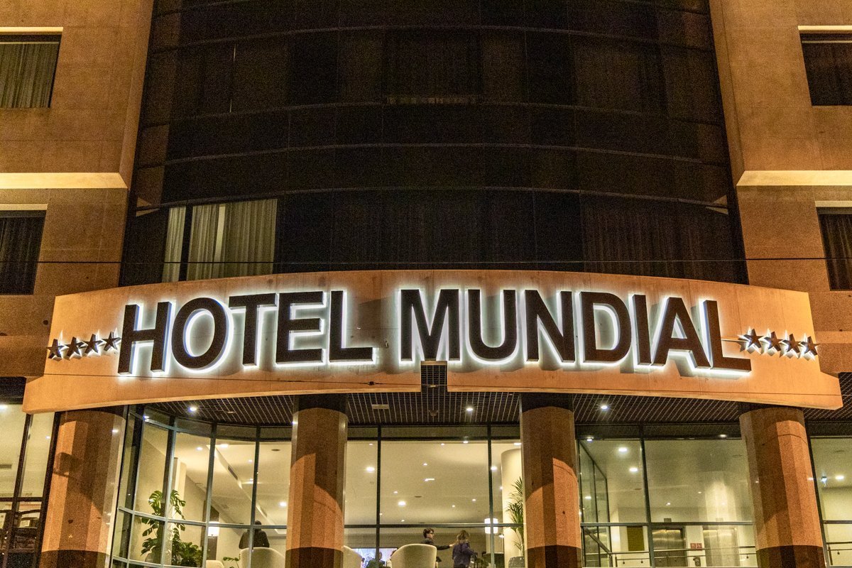 Façade de l'hôtel Mundial