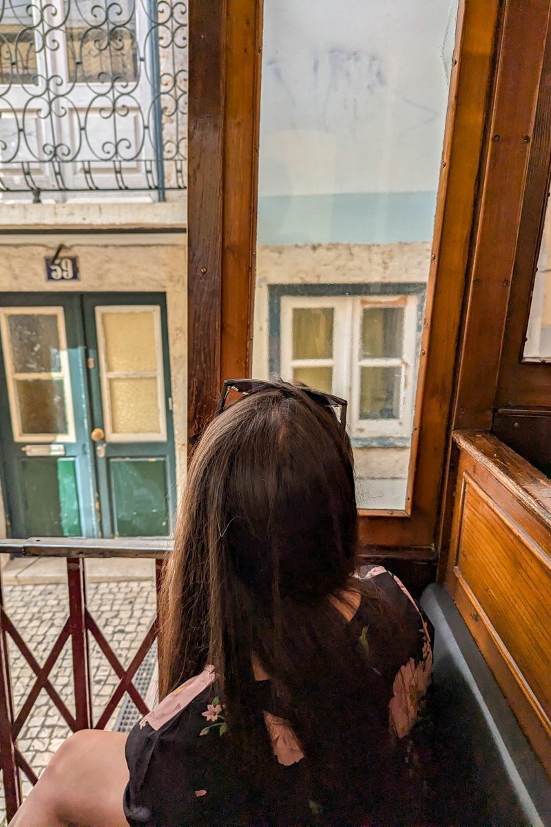 Personne installée dans le wagon