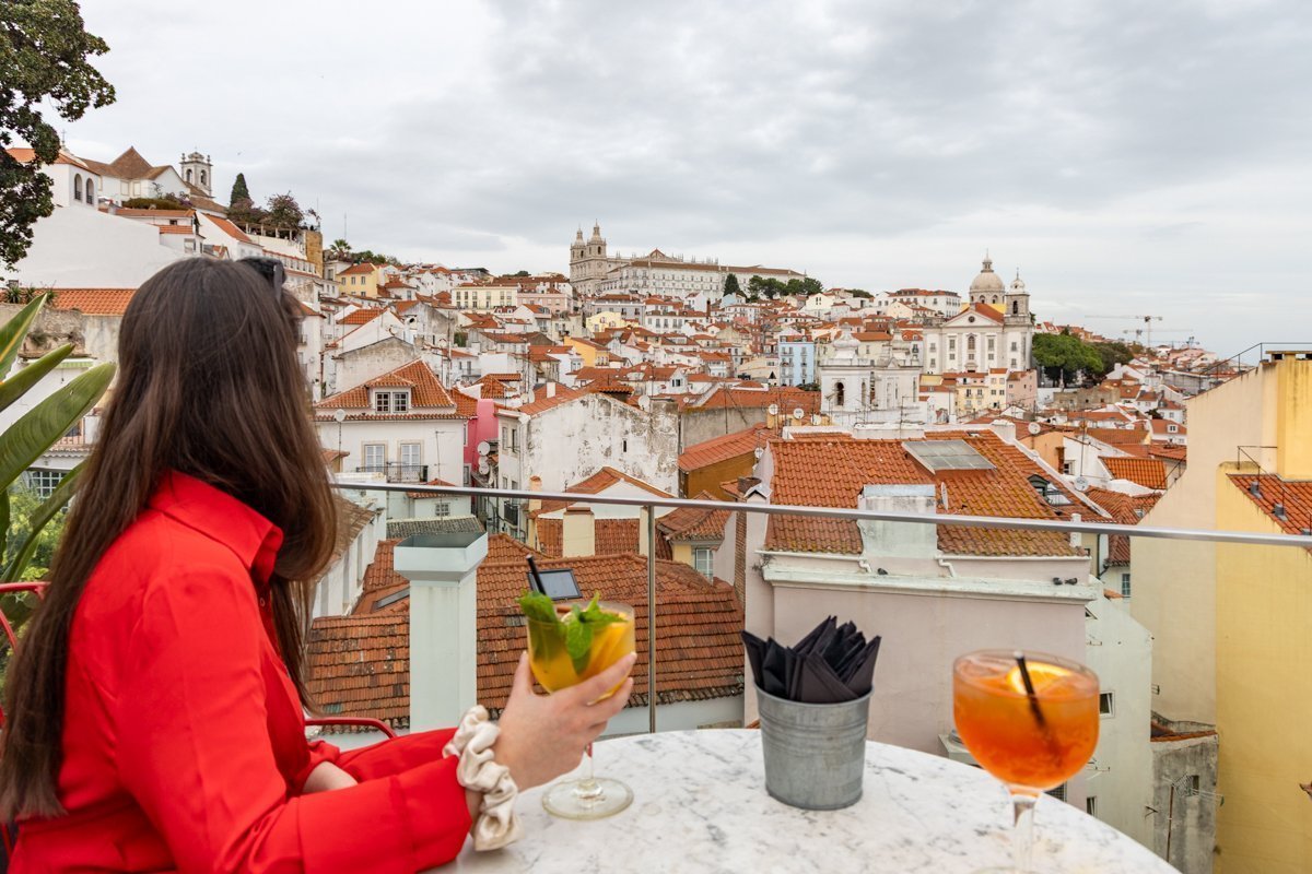 Verre sur le rooftop de l'hôtel