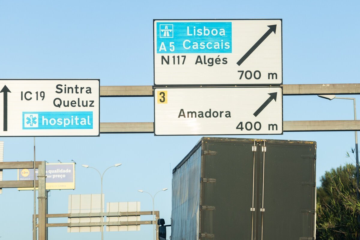 Panneaux sur Autoroute