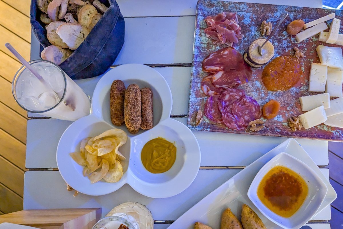 Planche apéro à l'hôtel Mundial