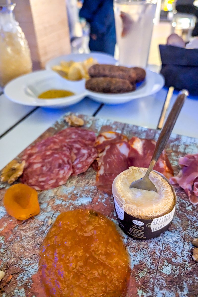 Planche au Rooftop Bar de l'Hotel Mundial