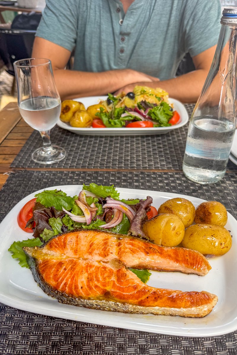 Plat de saumon grillé