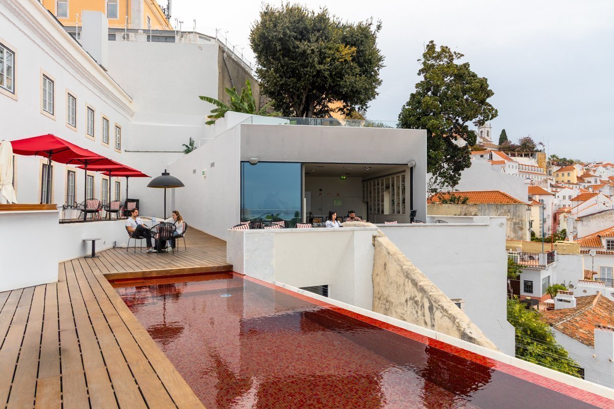 Memmo rooftop avec piscine à Lisbonne