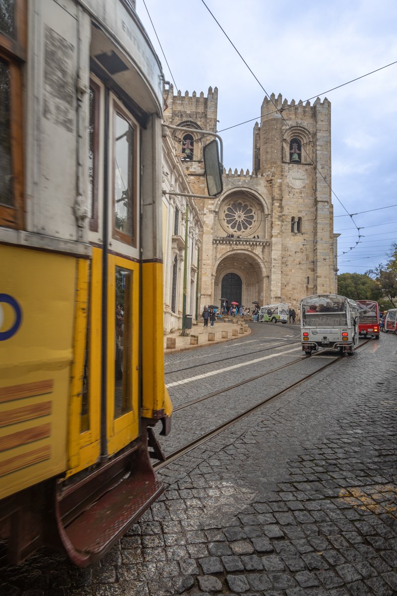 Tram devant la Sé